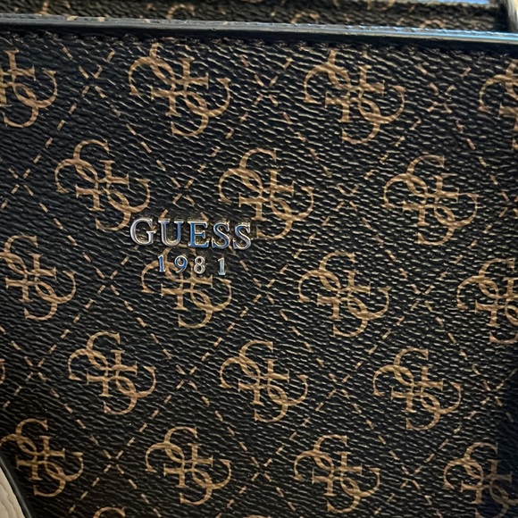 Guess Purse - Picture 8 of 8